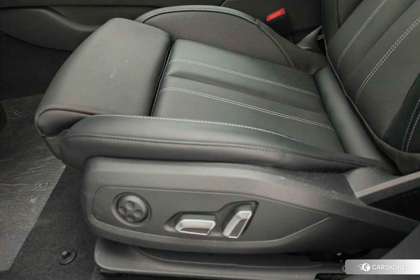 Audi A4L id 4455708 из Китая 10