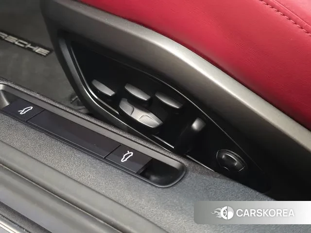 Porsche 911(992) id 3597927 из Кореи 10