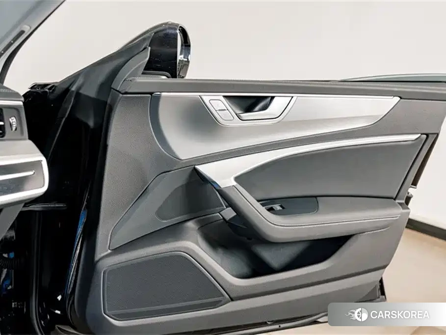 Audi A7L id 4545727 из Китая 10