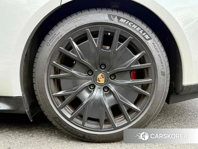 Porsche Taycan id 3476602 из Кореи 10