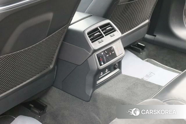 Audi A7L id 4278606 из Китая 10