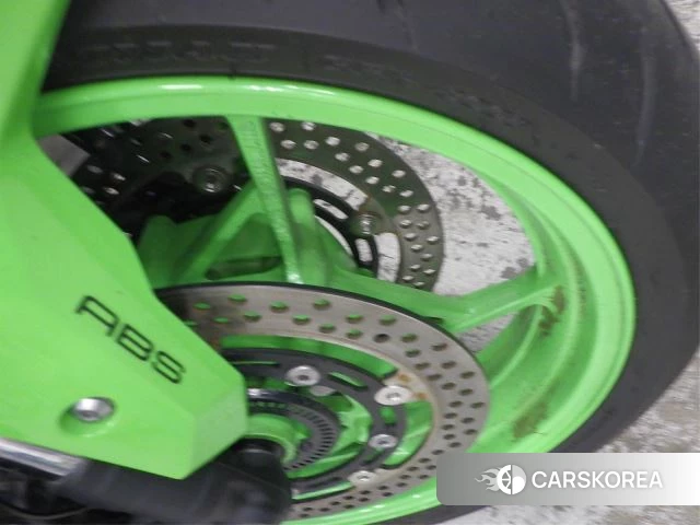 Kawasaki ZX-4RR id 4191968 из Японии 10