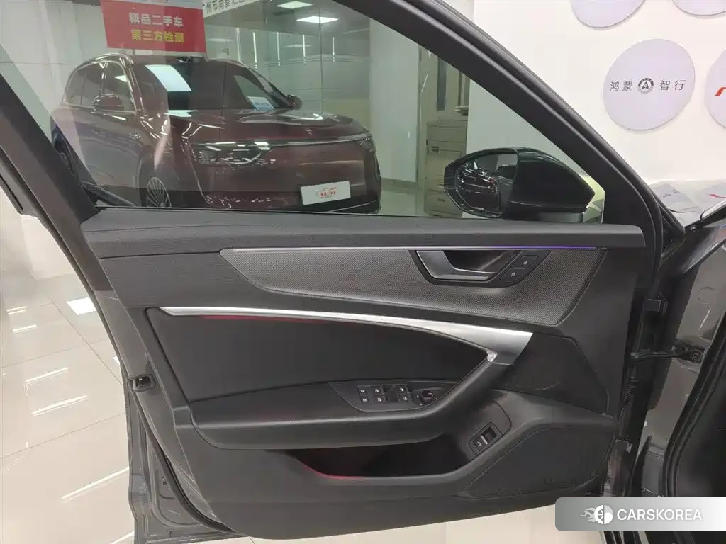 Audi A6L id 4548230 из Китая 10