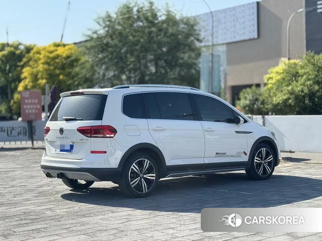 Volkswagen Touran L id 4272818 из Китая 10