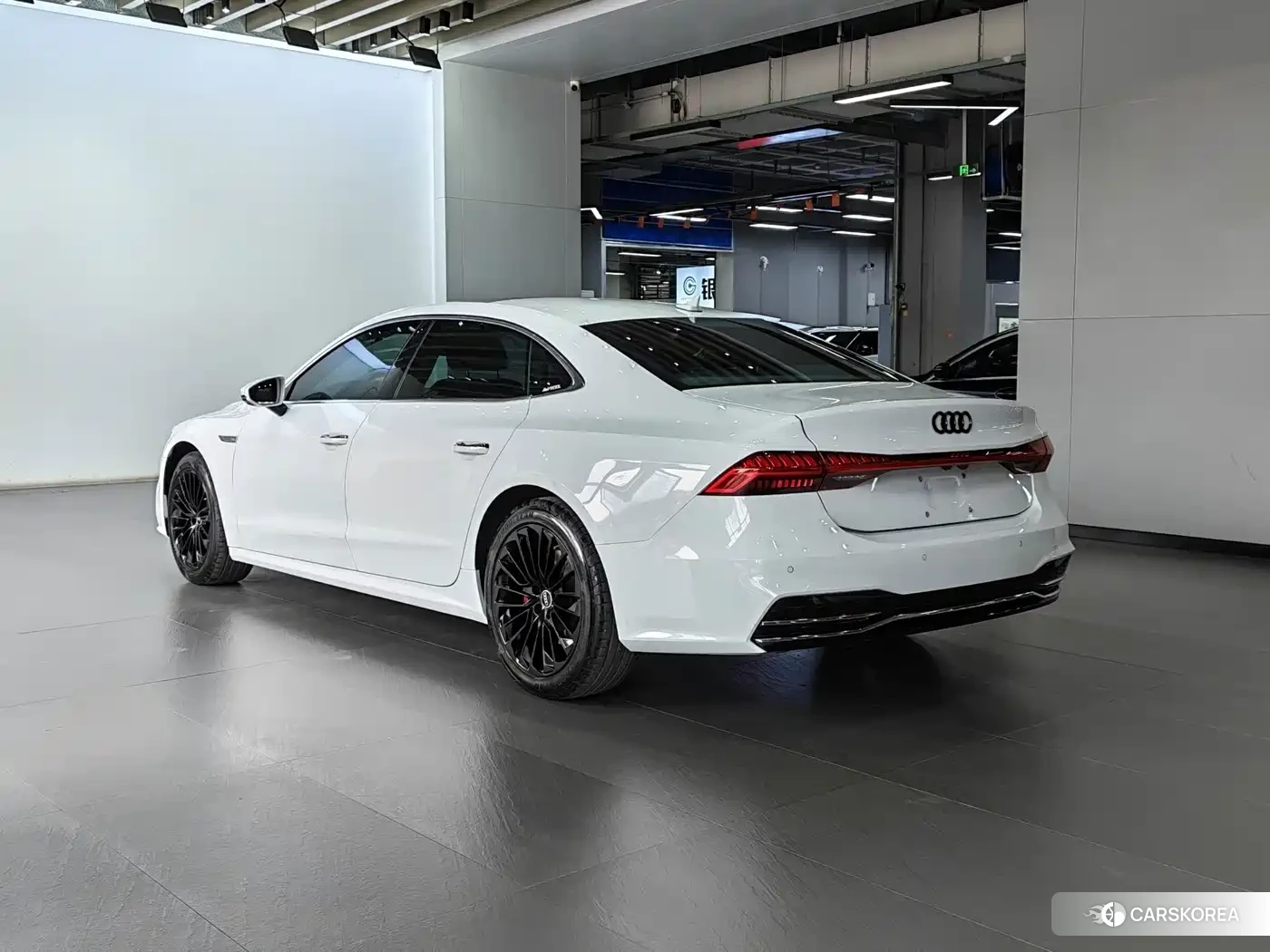 Audi A7L id 4628480 из Китая 10