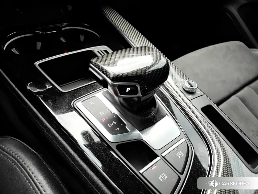 Audi A4L id 4548106 из Китая 10