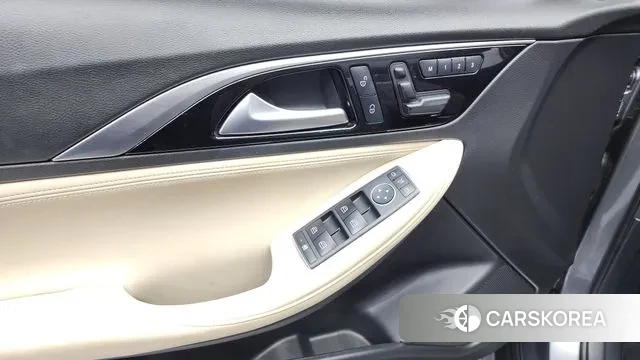 Infiniti QX30 id 2242631 из Кореи 10