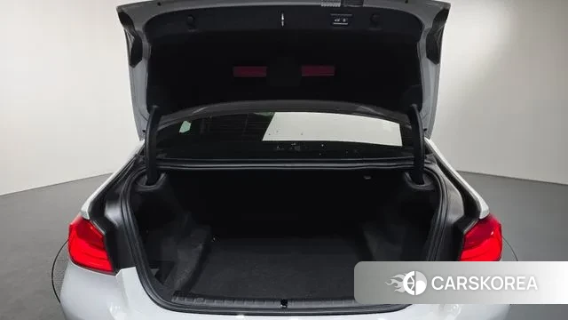 BMW 5 Series (G30) id 3469798 из Кореи 10