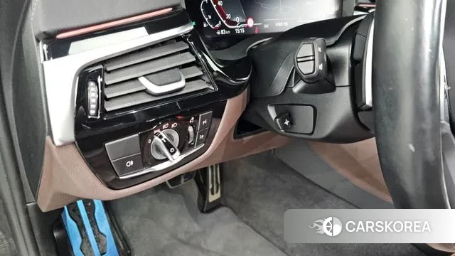 BMW 5 Series (G30) id 3758935 из Кореи 10