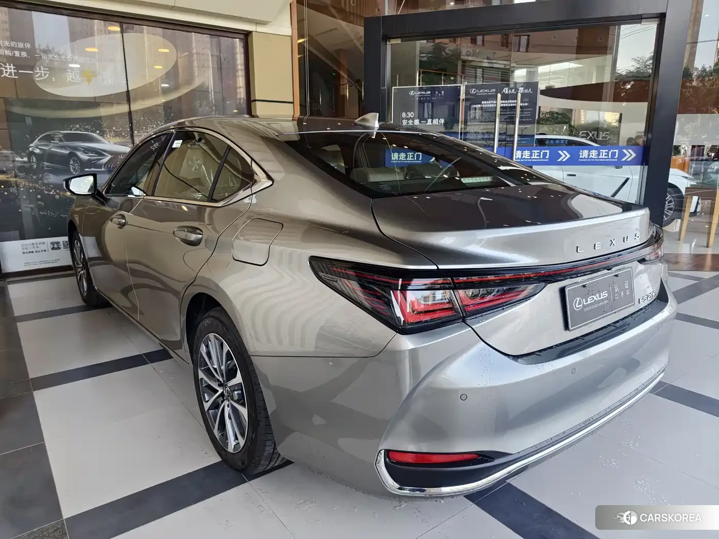 Lexus ES id 4583660 из Китая 10