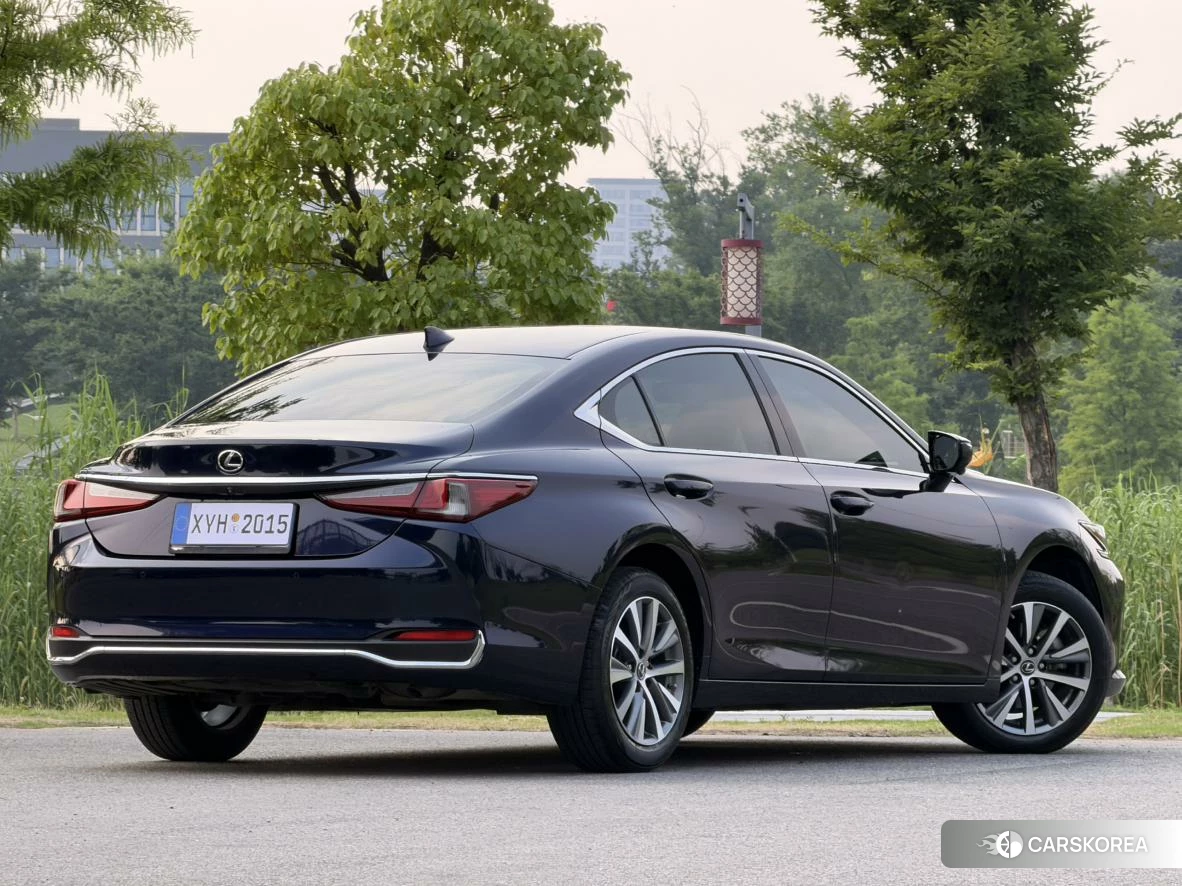 Lexus ES id 4512403 из Китая 10