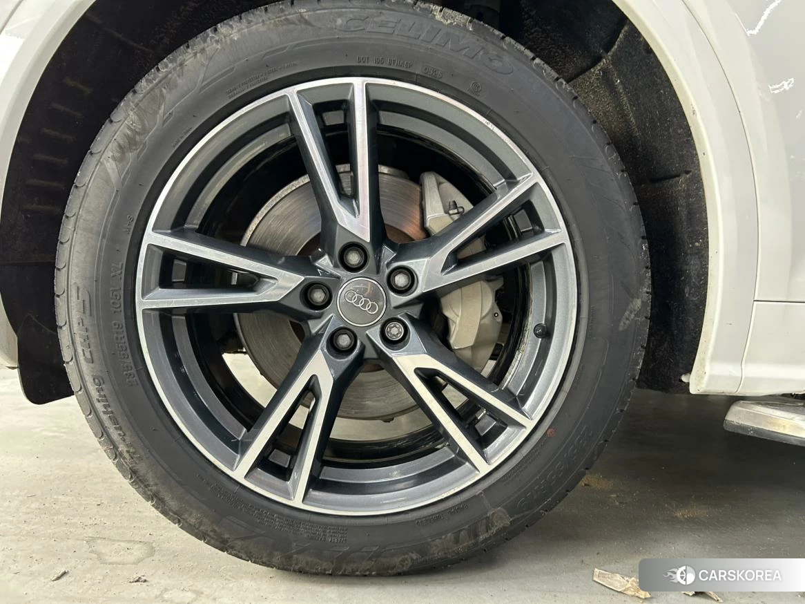 Audi Q5L id 4498709 из Китая 10