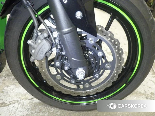 Kawasaki NINJA 400 id 3946857 из Японии 10