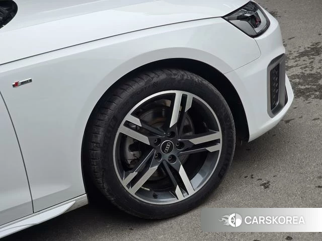 Audi A4L id 4275932 из Китая 10