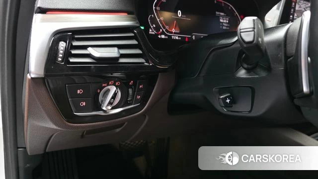 BMW 5 Series (G30) id 4937235 из Кореи 10