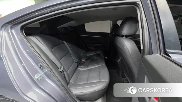 Hyundai Avante AD id 3687684 из Кореи 10