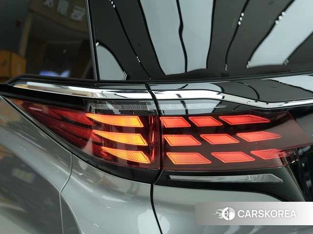 Toyota Elfa id 4329062 из Китая 10