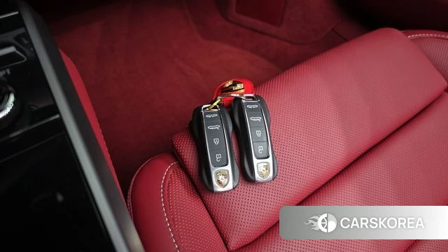 Porsche 911(992) id 4292092 из Кореи 10