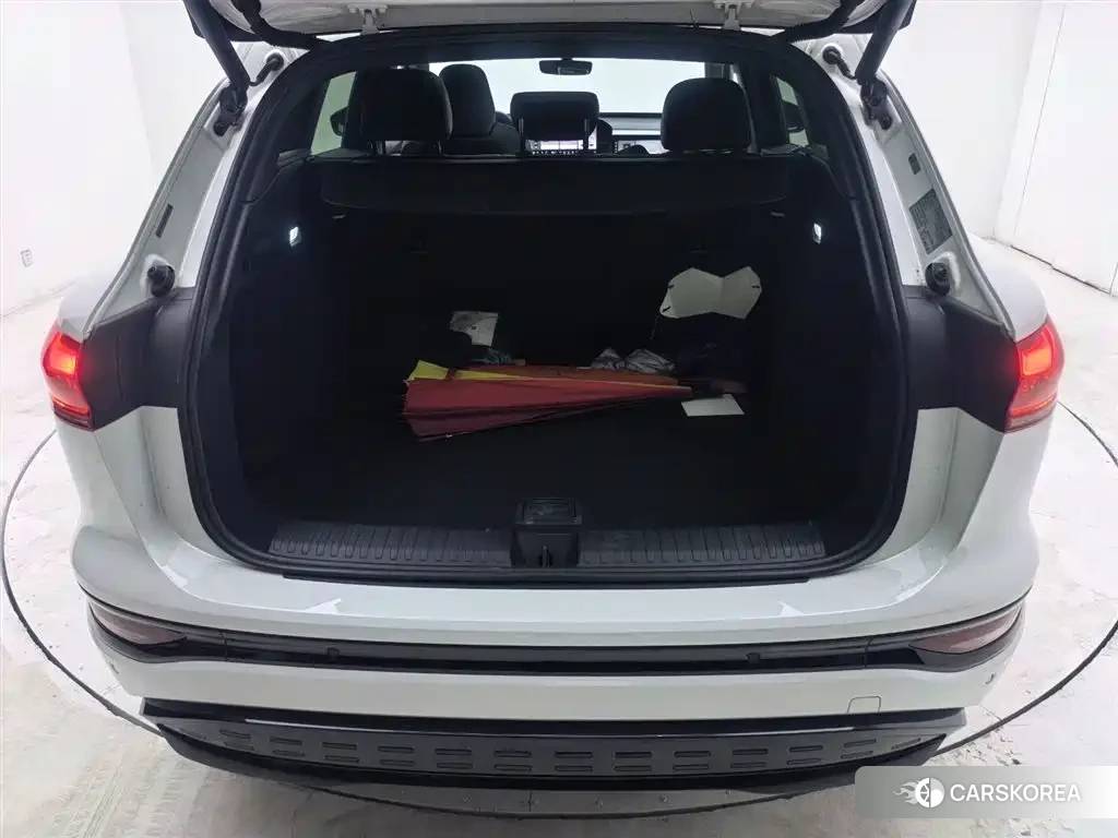 Audi Q6L id 4599505 из Китая 10