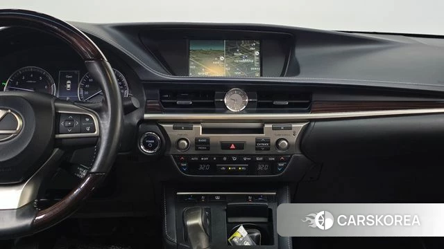 Lexus New ES300h id 3911968 из Кореи 10