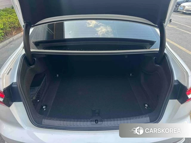 Audi A6L id 3857721 из Китая 10