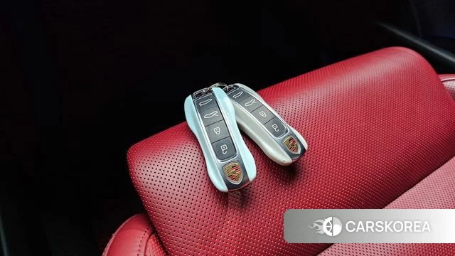 Porsche Taycan id 3843425 из Кореи 10