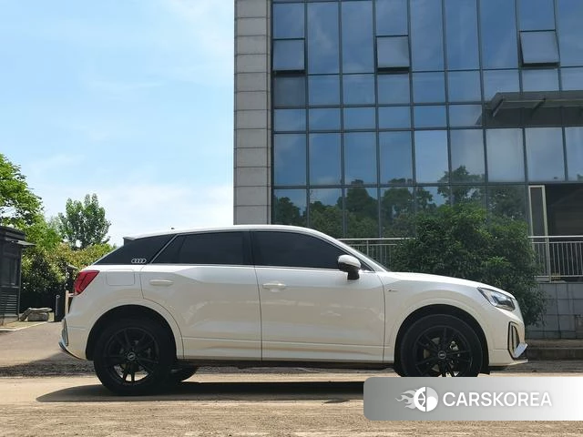 Audi Q2L id 4278833 из Китая 11