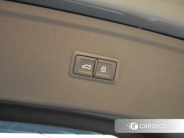 Audi Q5L id 4299772 из Китая 11