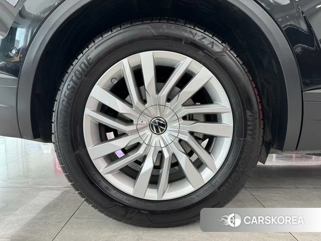 Volkswagen Touareg id 4297639 из Китая 11