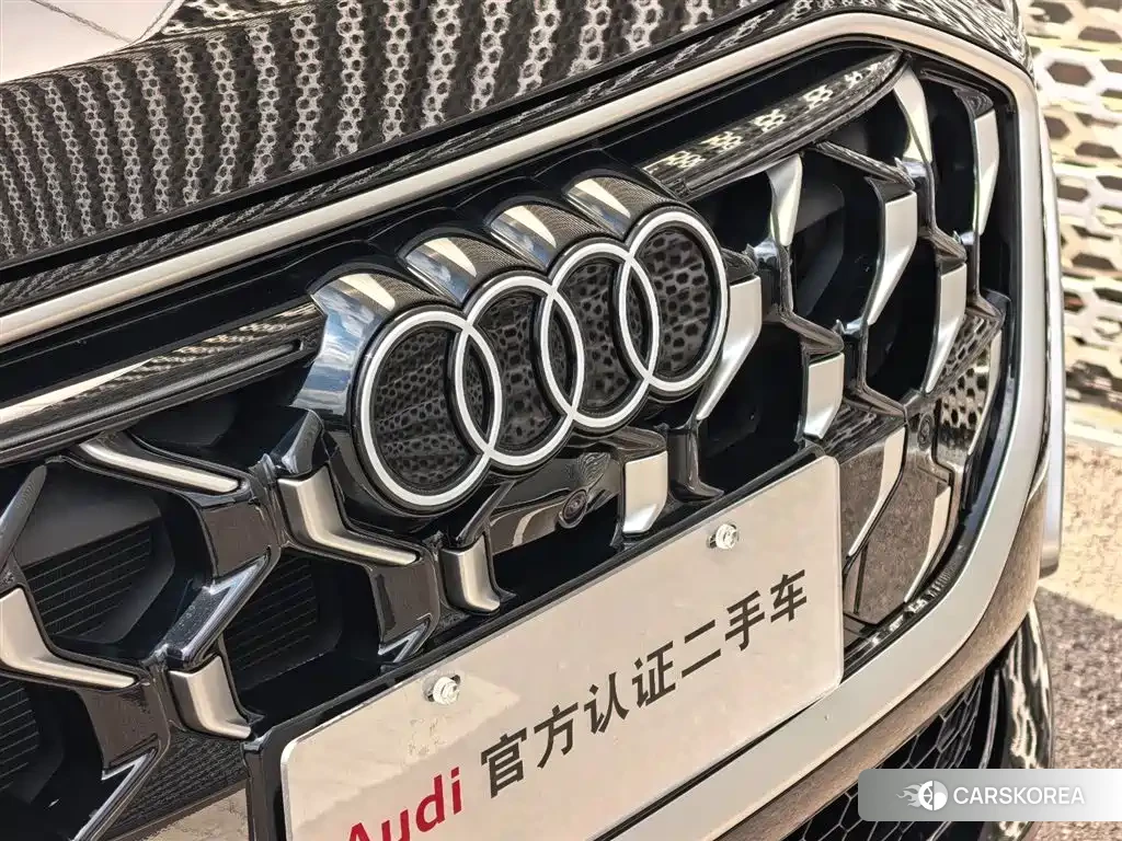 Audi Q5L id 4664397 из Китая 11