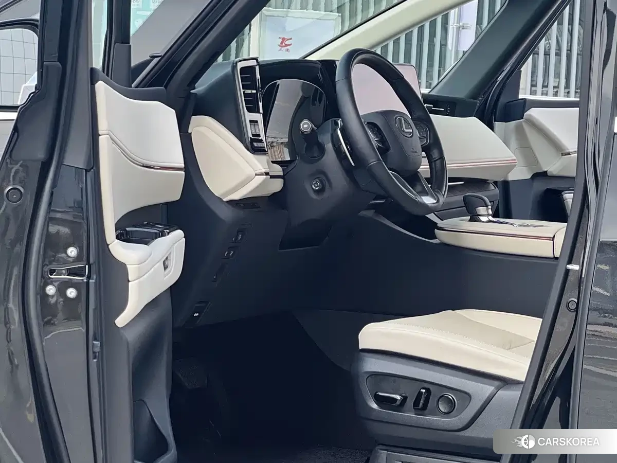 Lexus LM id 4600514 из Китая 11