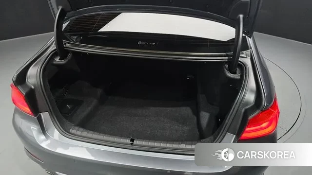 BMW 5 Series (G30) id 3703316 из Кореи 11