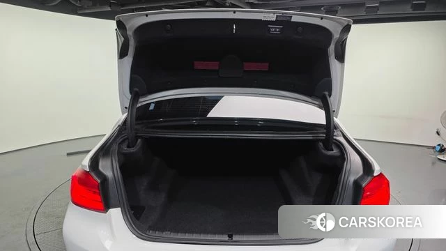 BMW 5 Series (G30) id 4371587 из Кореи 11