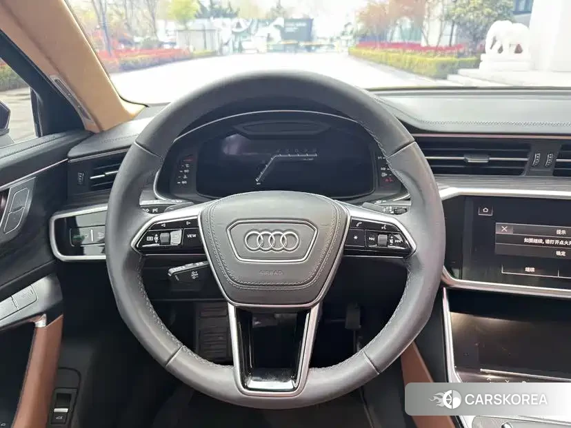 Audi A6L id 4545638 из Китая 11
