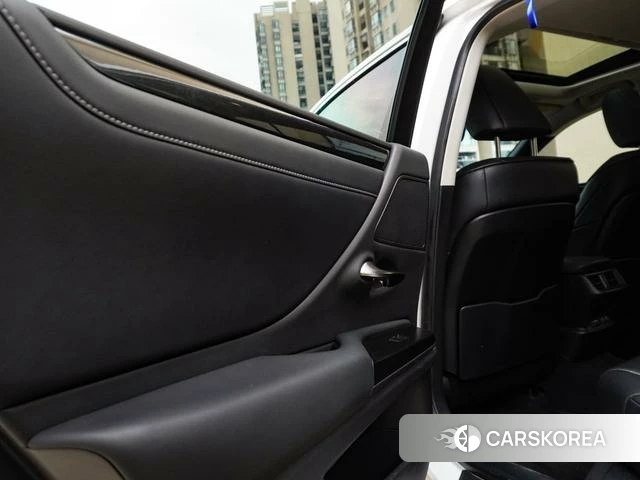 Lexus ES id 3890790 из Китая 11