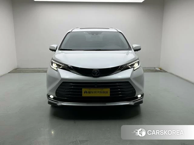 Toyota Saina id 4272875 из Китая 11
