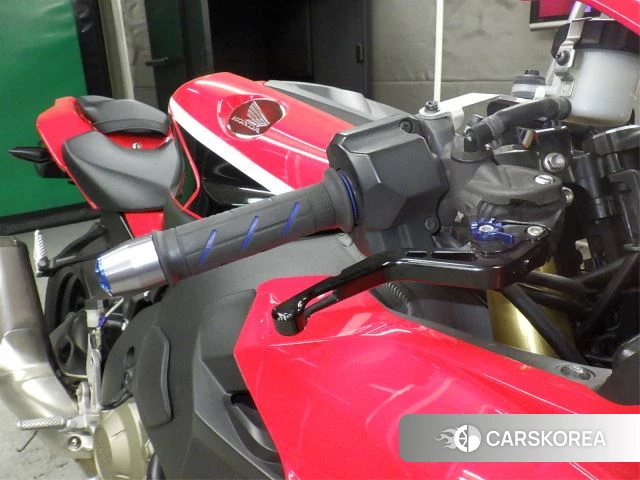 Honda CBR1000RR id 3946963 из Японии 11