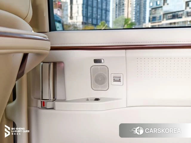 Lexus LM id 4291399 из Китая 11