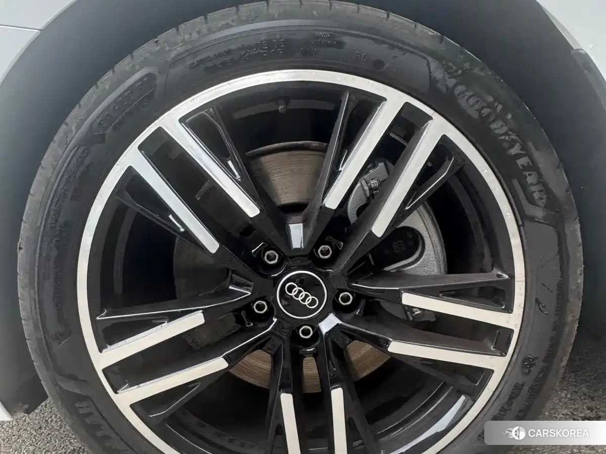 Audi A5L id 4539028 из Китая 11