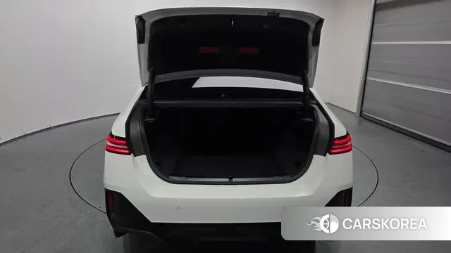 BMW 5 Series (G60) id 3629309 из Кореи 11