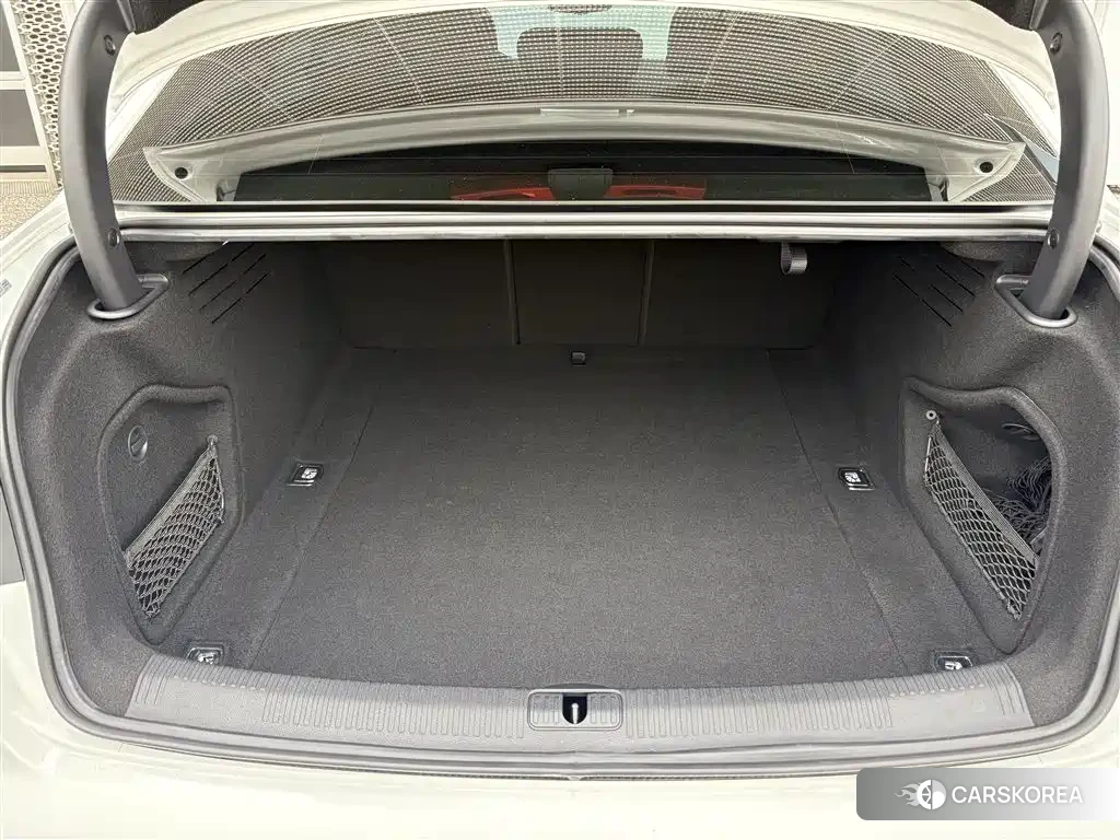Audi A4L id 4589261 из Китая 11