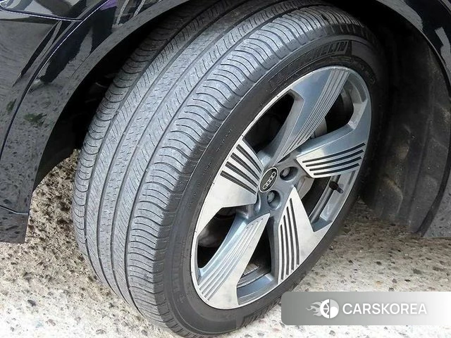 Audi e-Tron id 4550363 из Кореи 11