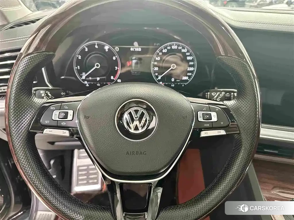 Volkswagen Touareg id 4546571 из Китая 11