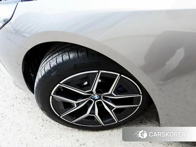 BMW 5 Series (G60) id 3857302 из Кореи 11