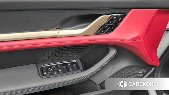 Porsche Taycan id 4528846 из Кореи 11