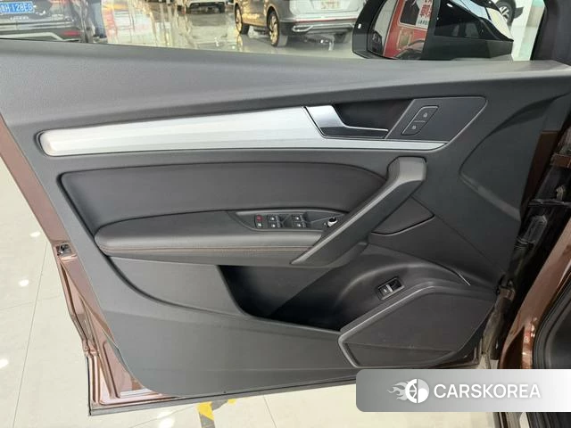 Audi Q5L id 3882642 из Китая 11