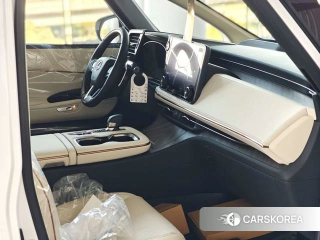 Lexus LM id 4307772 из Китая 11