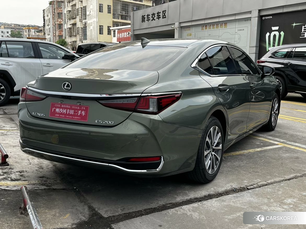 Lexus ES id 4486407 из Китая 11