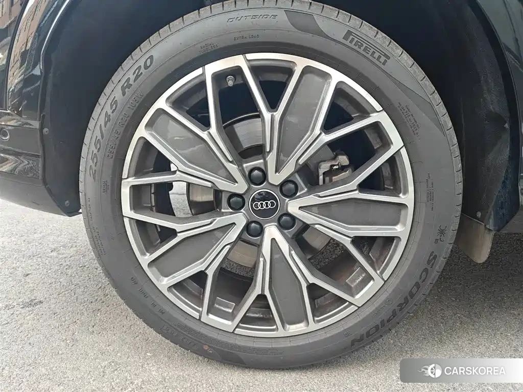 Audi Q5L id 4515566 из Китая 11