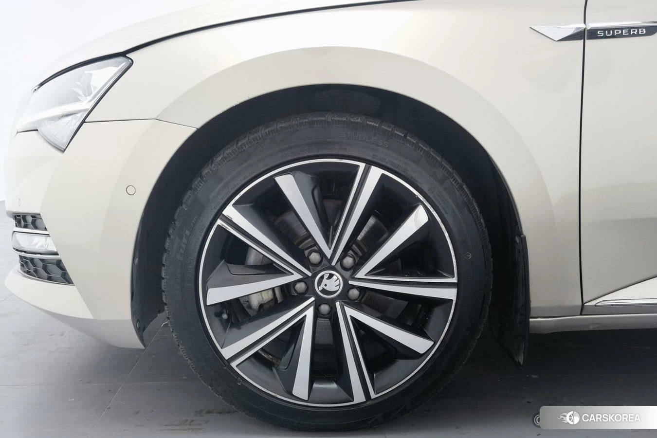 Skoda Superb id 4437913 из Китая 11